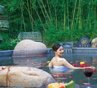 江苏常州旅游风光——天目湖御水温泉竹海森林里的温泉